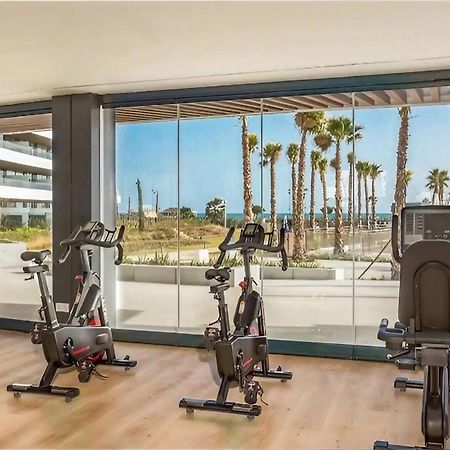 Luxury Complex Beachfront Apartment, Infinity Pool, Sauna, Gym And Large Terrace Τορρεμολίνος Εξωτερικό φωτογραφία