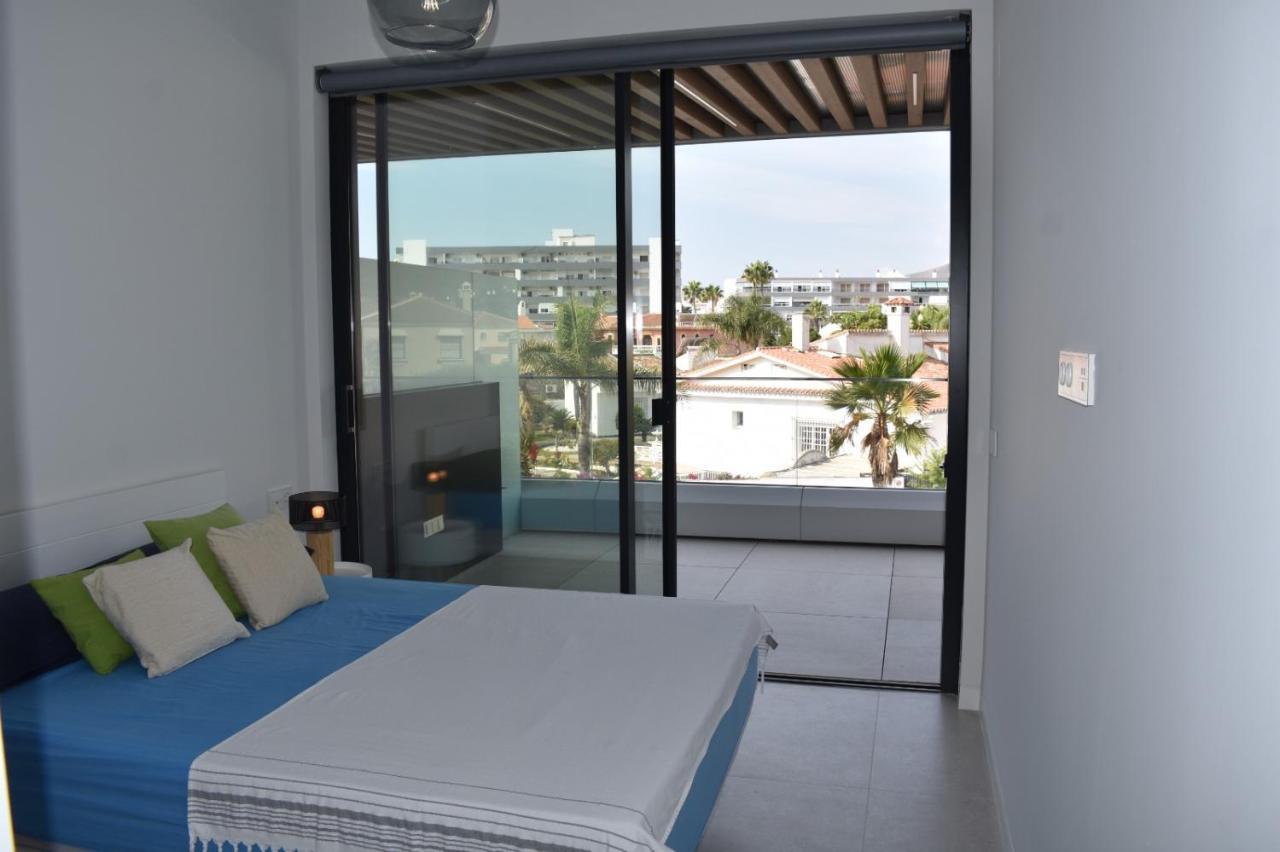 Luxury Complex Beachfront Apartment, Infinity Pool, Sauna, Gym And Large Terrace Τορρεμολίνος Εξωτερικό φωτογραφία