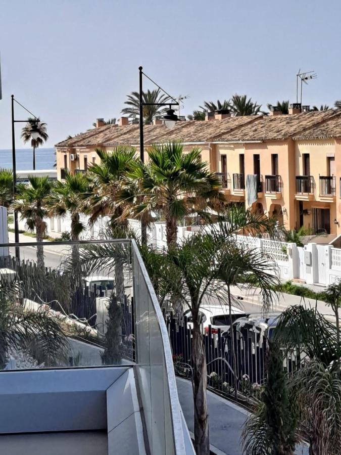 Luxury Complex Beachfront Apartment, Infinity Pool, Sauna, Gym And Large Terrace Τορρεμολίνος Εξωτερικό φωτογραφία