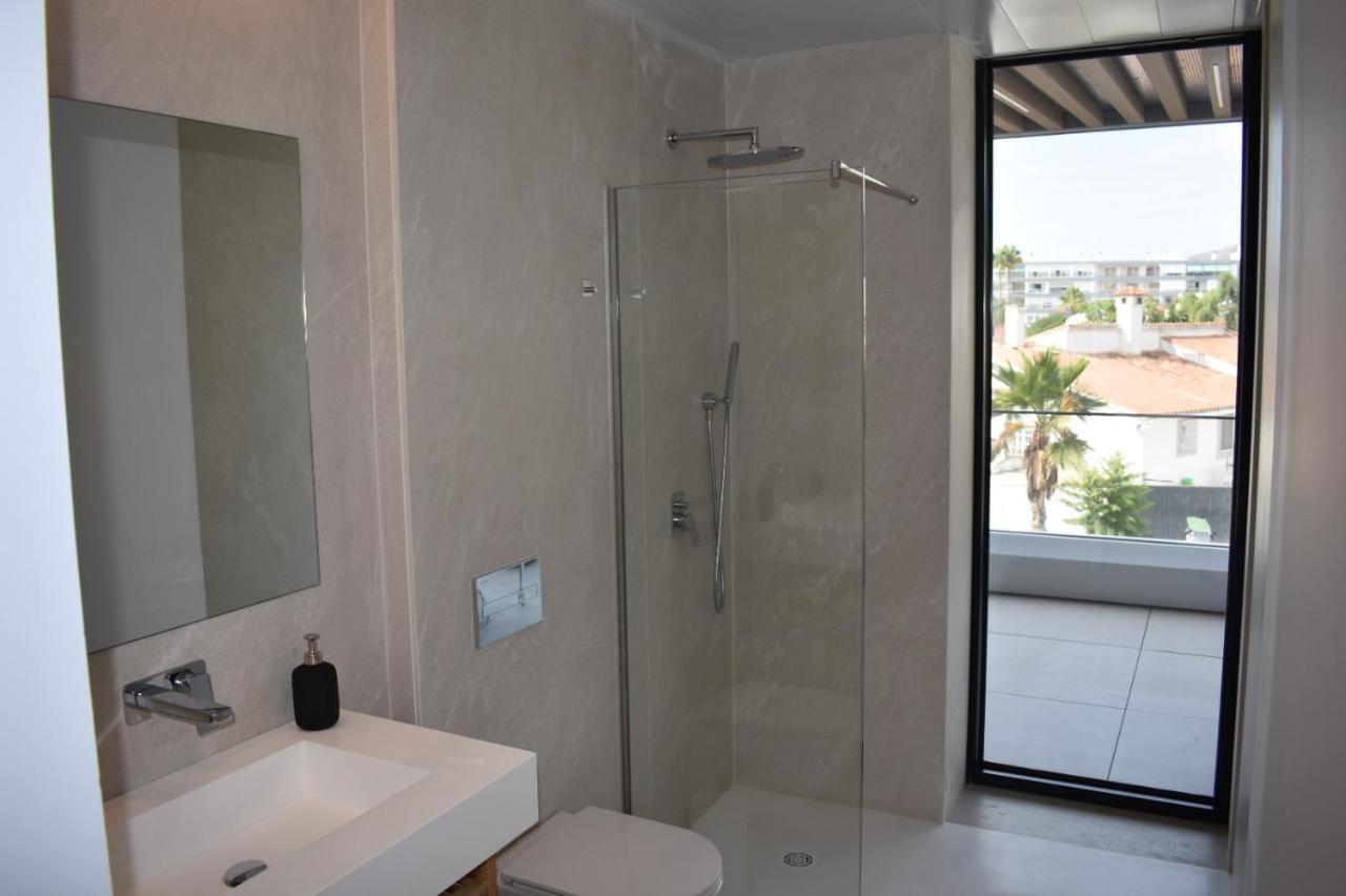 Luxury Complex Beachfront Apartment, Infinity Pool, Sauna, Gym And Large Terrace Τορρεμολίνος Εξωτερικό φωτογραφία