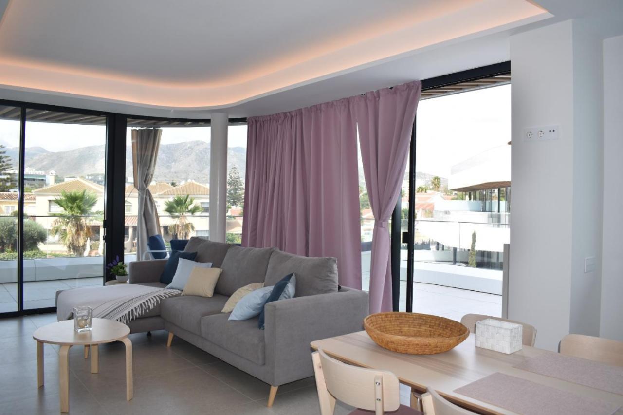 Luxury Complex Beachfront Apartment, Infinity Pool, Sauna, Gym And Large Terrace Τορρεμολίνος Εξωτερικό φωτογραφία