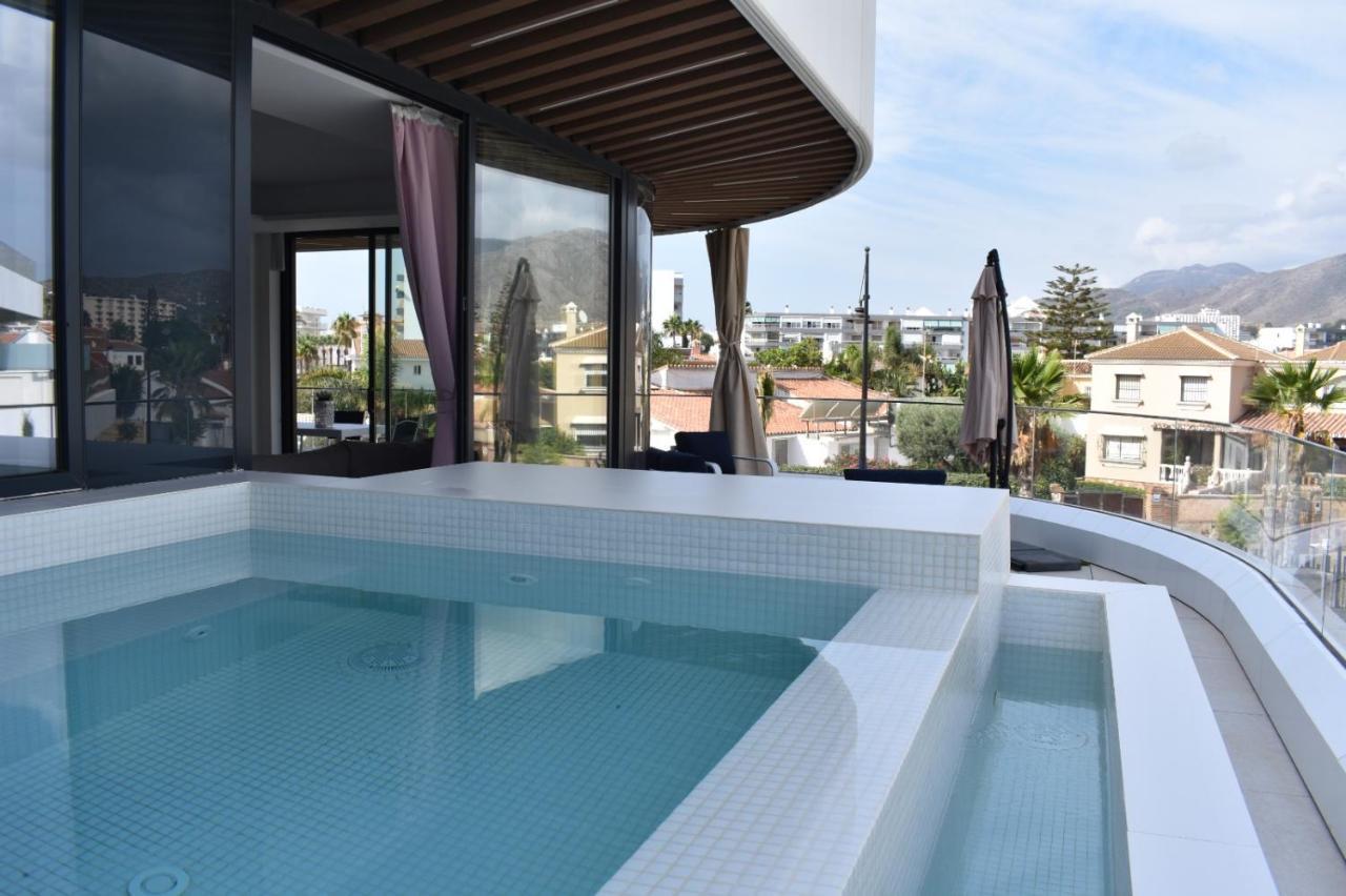 Luxury Complex Beachfront Apartment, Infinity Pool, Sauna, Gym And Large Terrace Τορρεμολίνος Εξωτερικό φωτογραφία