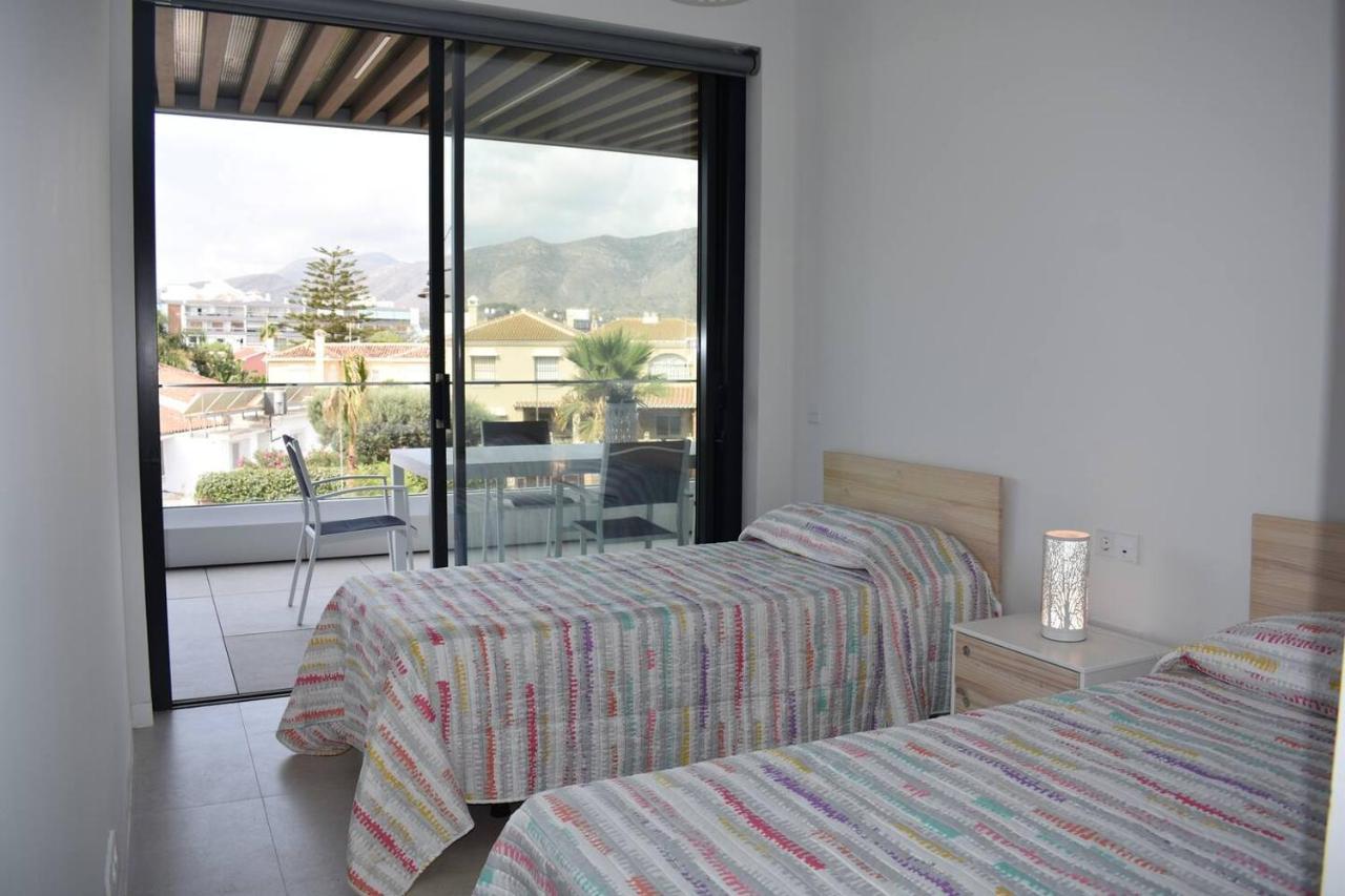 Luxury Complex Beachfront Apartment, Infinity Pool, Sauna, Gym And Large Terrace Τορρεμολίνος Εξωτερικό φωτογραφία