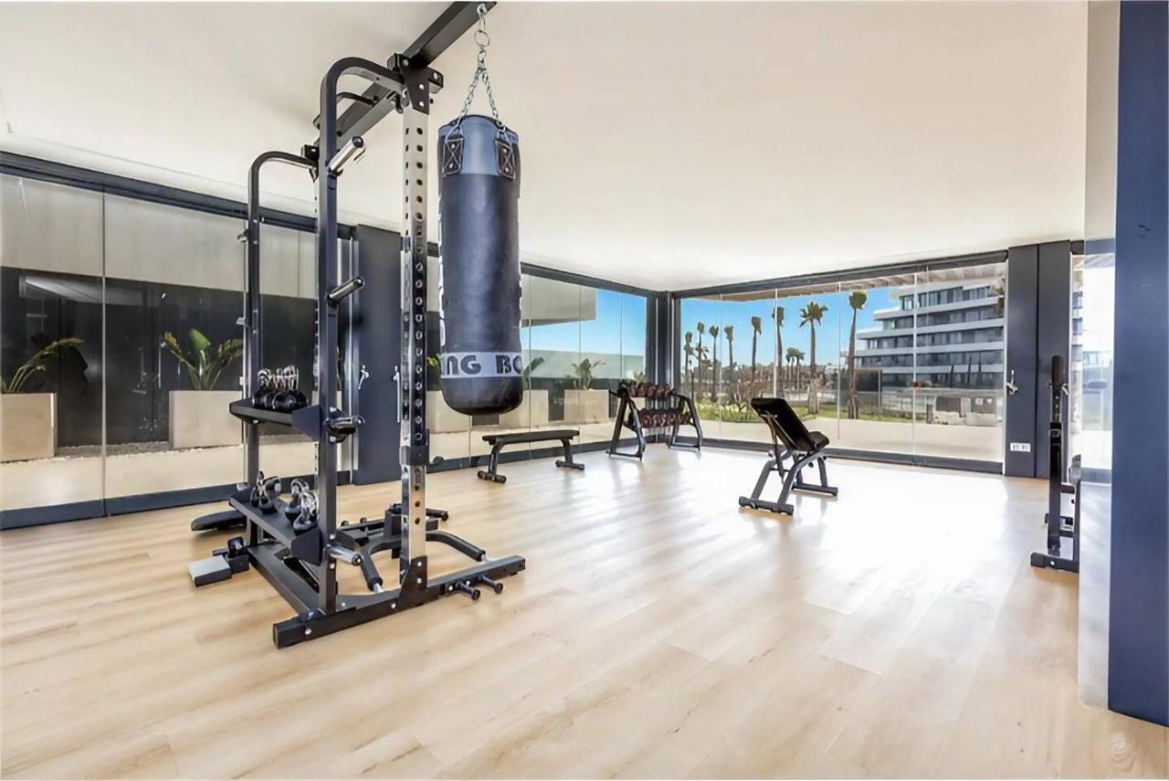 Luxury Complex Beachfront Apartment, Infinity Pool, Sauna, Gym And Large Terrace Τορρεμολίνος Εξωτερικό φωτογραφία