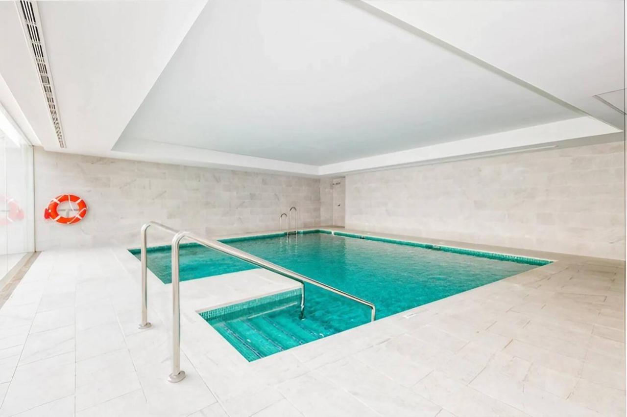 Luxury Complex Beachfront Apartment, Infinity Pool, Sauna, Gym And Large Terrace Τορρεμολίνος Εξωτερικό φωτογραφία