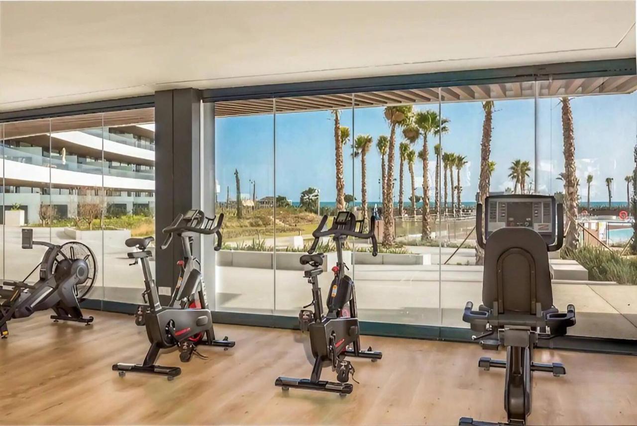 Luxury Complex Beachfront Apartment, Infinity Pool, Sauna, Gym And Large Terrace Τορρεμολίνος Εξωτερικό φωτογραφία