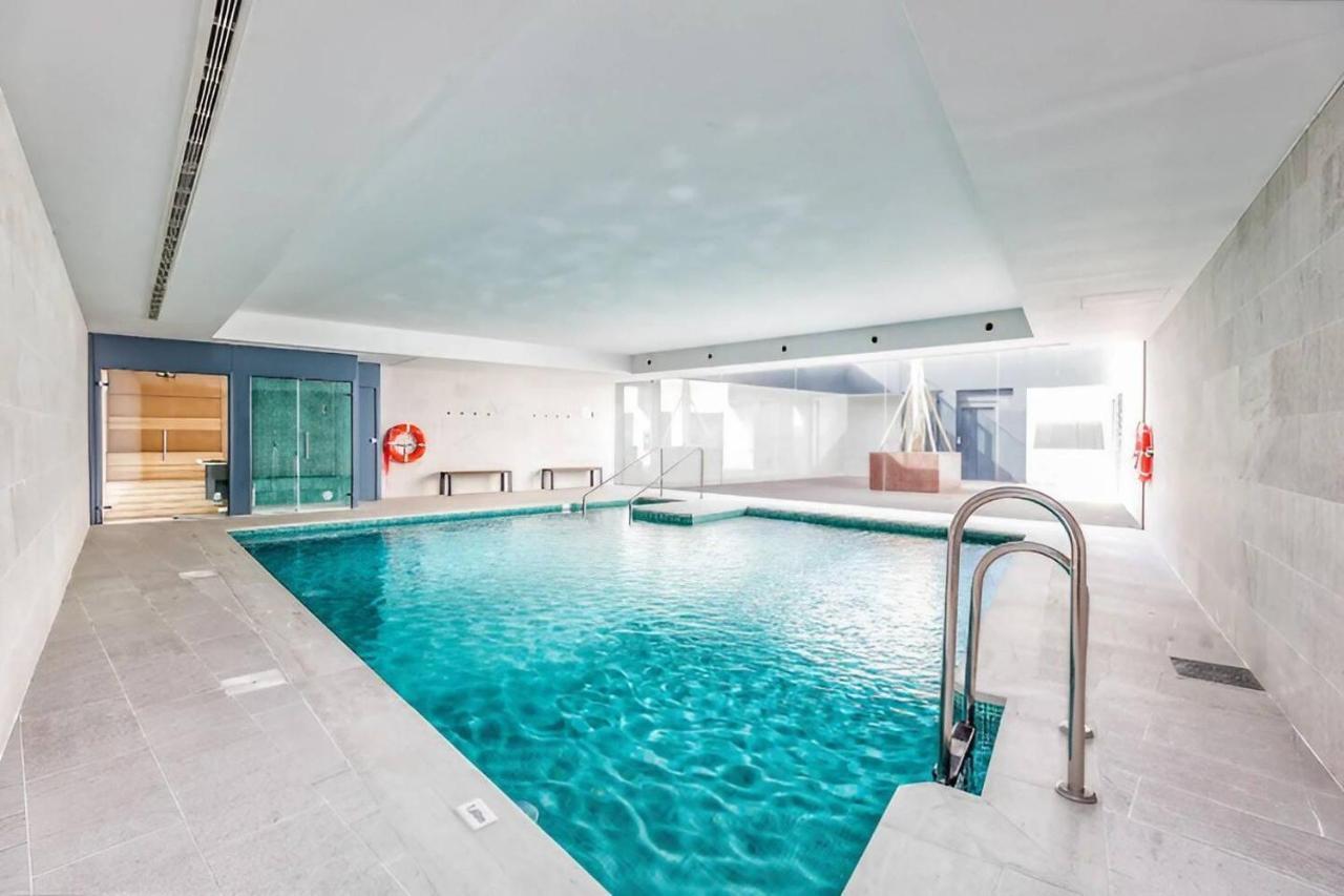 Luxury Complex Beachfront Apartment, Infinity Pool, Sauna, Gym And Large Terrace Τορρεμολίνος Εξωτερικό φωτογραφία