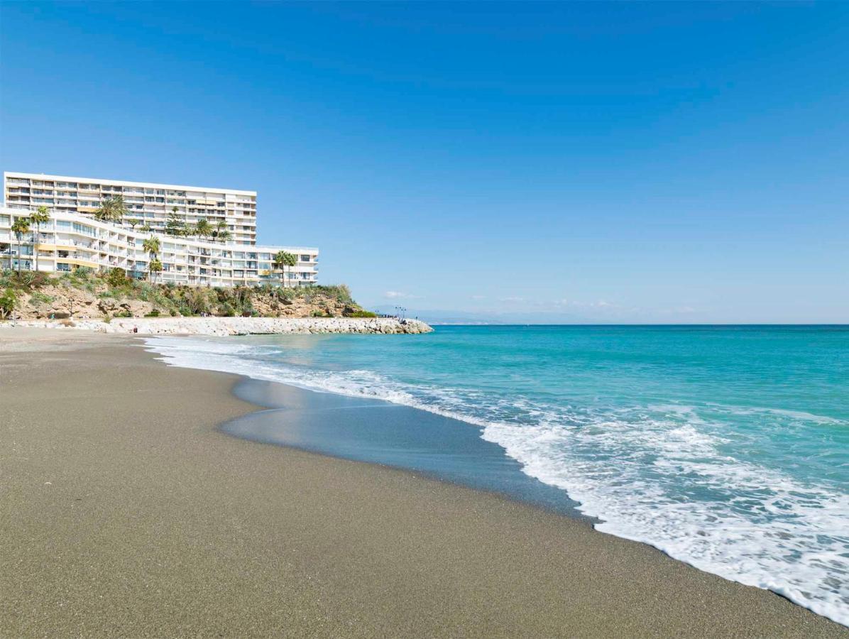 Luxury Complex Beachfront Apartment, Infinity Pool, Sauna, Gym And Large Terrace Τορρεμολίνος Εξωτερικό φωτογραφία